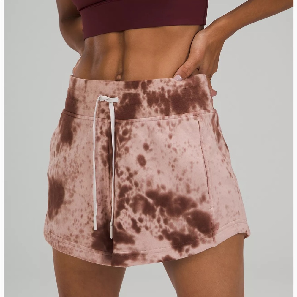 lululemon - Inner Glow High-Rise Short
